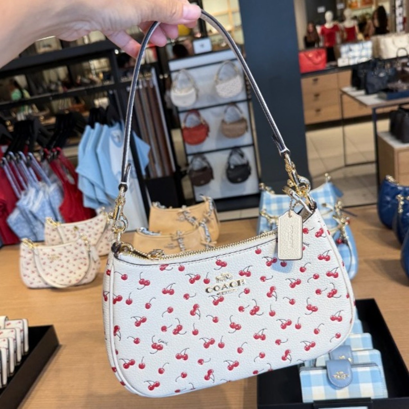Coach Teri Shoulder Bag With Cherry Print Cfg01 Pebbled Leather/Gold/Chalk Multi